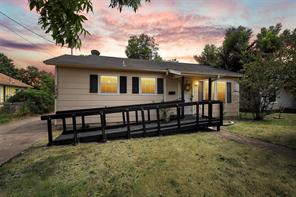 1306 W 11th Street - Photo 1