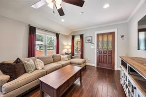 431 Cockerell Street - Photo 11
