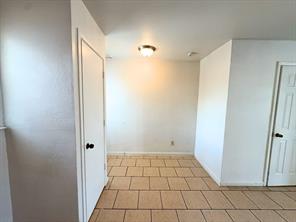 807 W Walnut Street - Photo 5