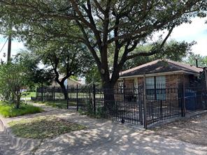 739 W 10th Street - Photo 5