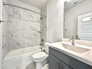 1830 NE Green Oaks Boulevard - Photo 11