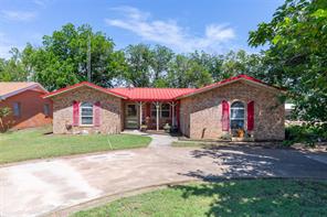 1700 N Avenue H - Photo 1