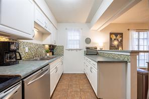 6027 E University Boulevard - Photo 9