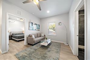 808 Sealy Avenue - Photo 12