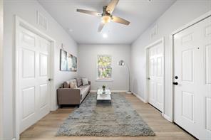 808 Sealy Avenue - Photo 3