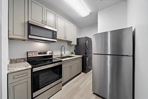 808 Sealy Avenue - Photo 6