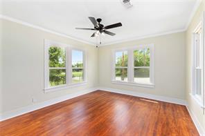 709 Avenue H - Photo 14