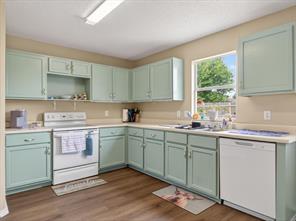2405 Chestnut Drive - Photo 11