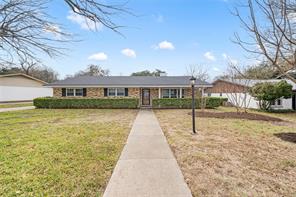 740 Wedgewood Drive - Photo 2