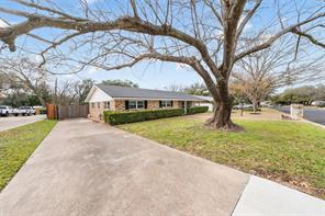740 Wedgewood Drive - Photo 4