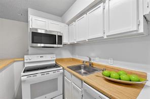 9825 Walnut Street - Photo 1