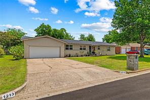 1213 Park Center Street - Photo 2