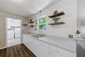 1213 Park Center Street - Photo 5