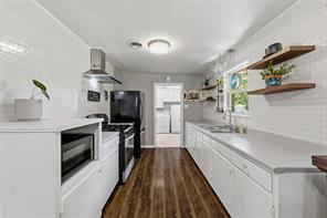 1213 Park Center Street - Photo 6