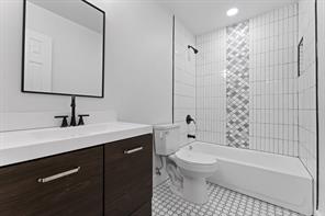 3806 Castle Hills Drive - Photo 2