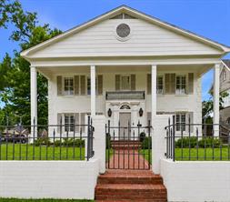 1521 S Chilton Avenue - Photo 1