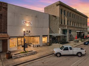 106 E Elm Street - Photo 1
