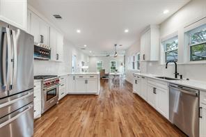 734 N Montclair Avenue - Photo 12