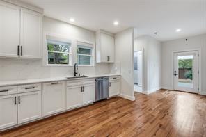 734 N Montclair Avenue - Photo 13