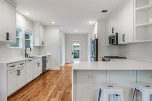 734 N Montclair Avenue - Photo 14