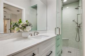 734 N Montclair Avenue - Photo 18