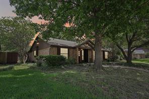 113 E Bancroft Drive - Photo 1