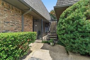4112 Bowser Avenue - Photo 12