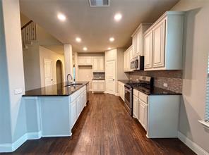 725 Lyndhurst Drive - Photo 2