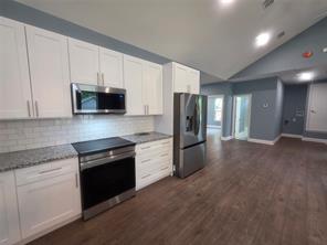503 W Elm Street - Photo 9