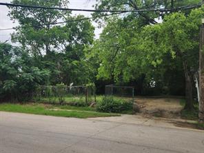 115 E Pembroke Avenue - Photo 1