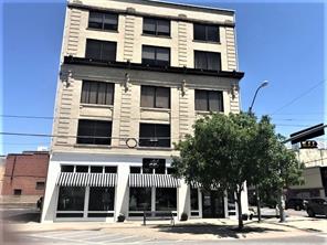 100 Travis Street N - Photo 1