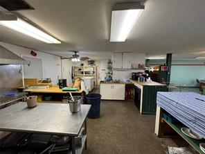 102 N 6 Highway - Photo 20