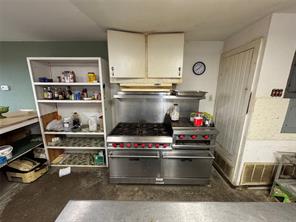 102 N 6 Highway - Photo 21