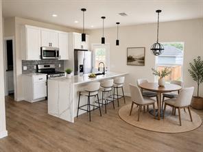 226 W Cardinal - Photo 2