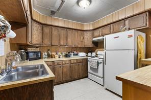 4908 State Highway 16 S - Photo 15