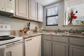 2300 Bamboo Drive - Photo 4