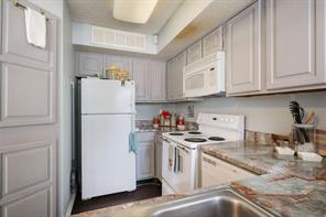 2300 Bamboo Drive - Photo 5
