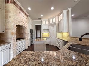 1930 Fair Oaks Lane - Photo 2