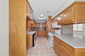 1801 Tyler Avenue - Photo 18