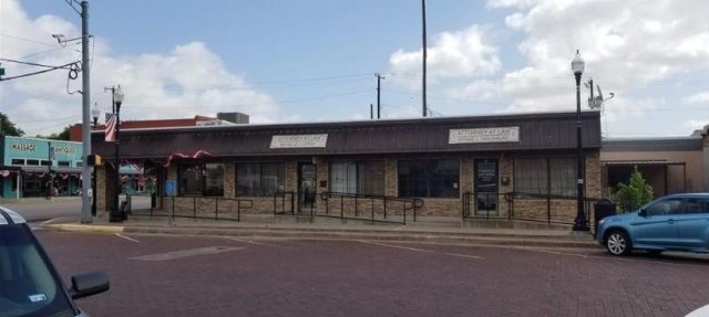 102 N Ellis