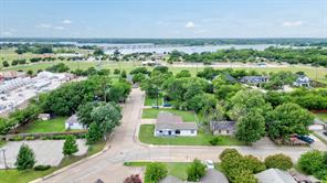 105 E Park Street - Photo 1