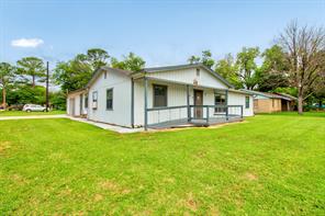 105 E Park Street - Photo 3