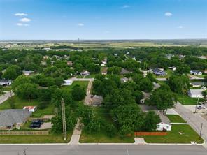 703 N Reagan - Photo 1