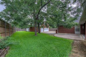 900 River Oaks Drive - Photo 34