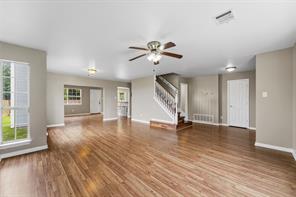 1004 Creekside Drive - Photo 2