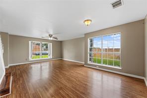 1004 Creekside Drive - Photo 3