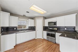 1004 Creekside Drive - Photo 6