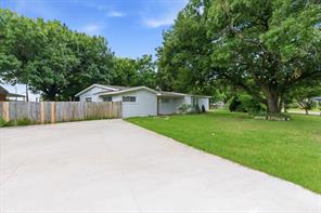 2204 Dunloe Avenue - Photo 1