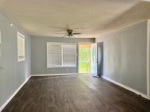 805 W 3rd Street - Photo 3