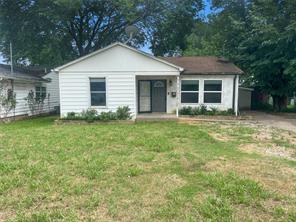 210 W Dexter Street - Photo 1